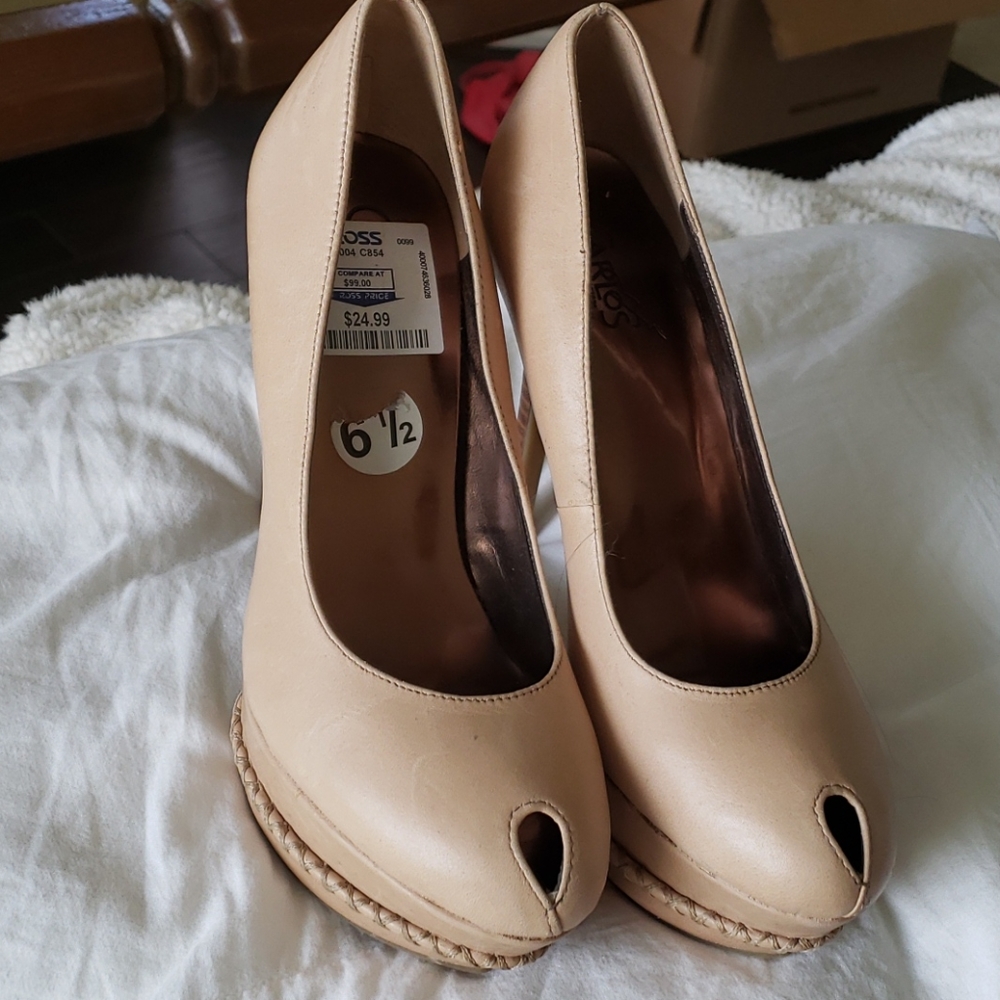 Brad new Carlos Santana heels, with out box.